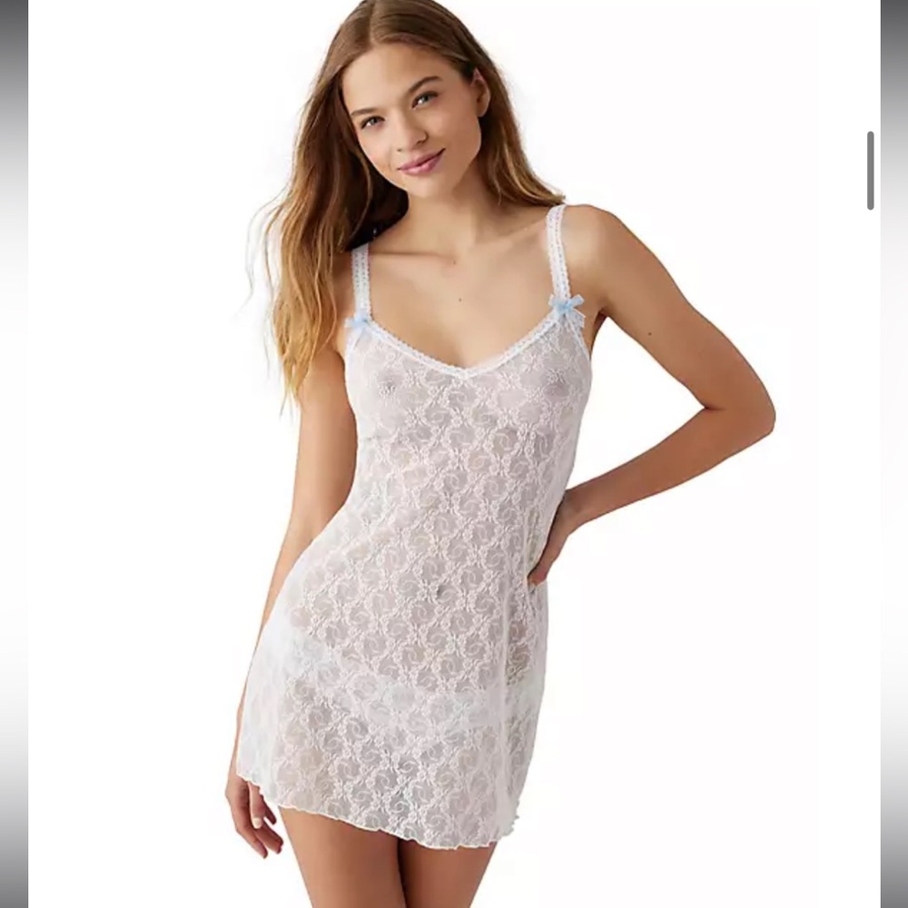 B Tempt’d Lace Kiss Chemsie